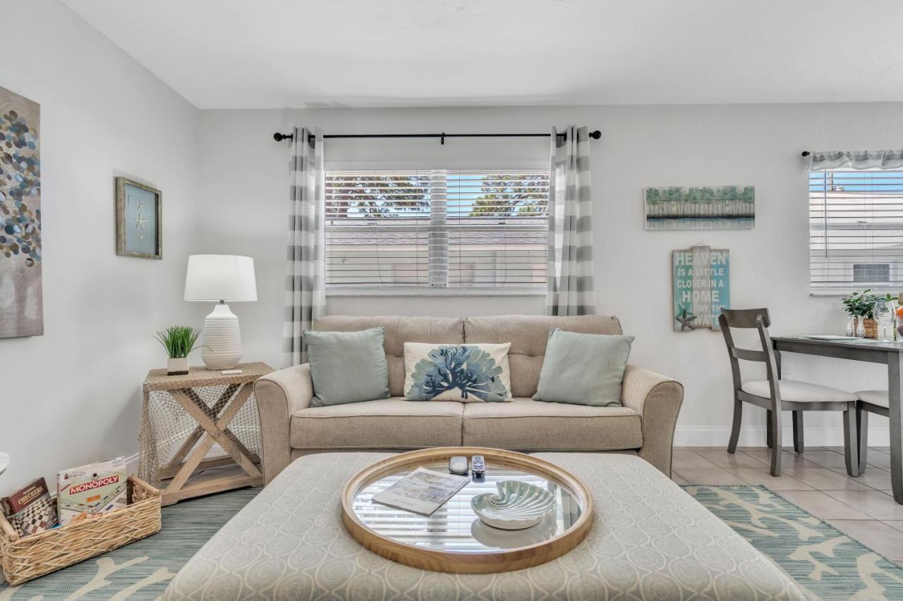 Apartment 2bed 1bath Minutes To Downtown, Beaches, Restaurants, Theaters And *