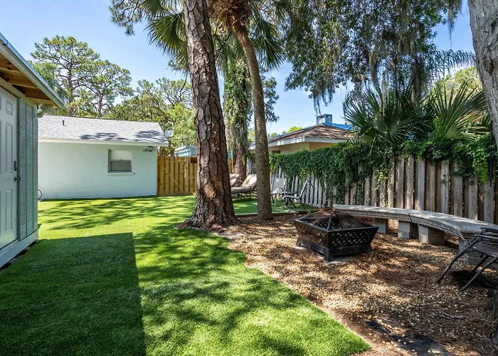 2Bed 1Bath Suite Minutes To Downtown, Beaches, Restaurants, Theaters And More