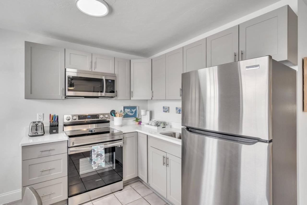 2bed 1bath Minutes To Downtown, Beaches, Restaurants, Theaters And Apartment Sarasota