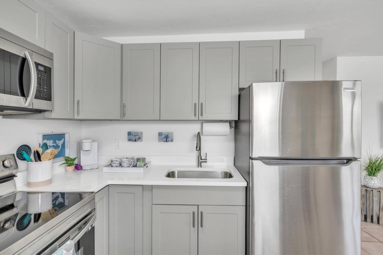 2bed 1bath Minutes To Downtown, Beaches, Restaurants, Theaters And Apartment *