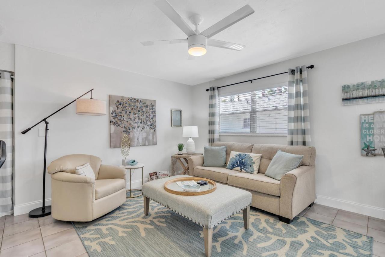 2bed 1bath Minutes To Downtown, Beaches, Restaurants, Theaters And Apartment *