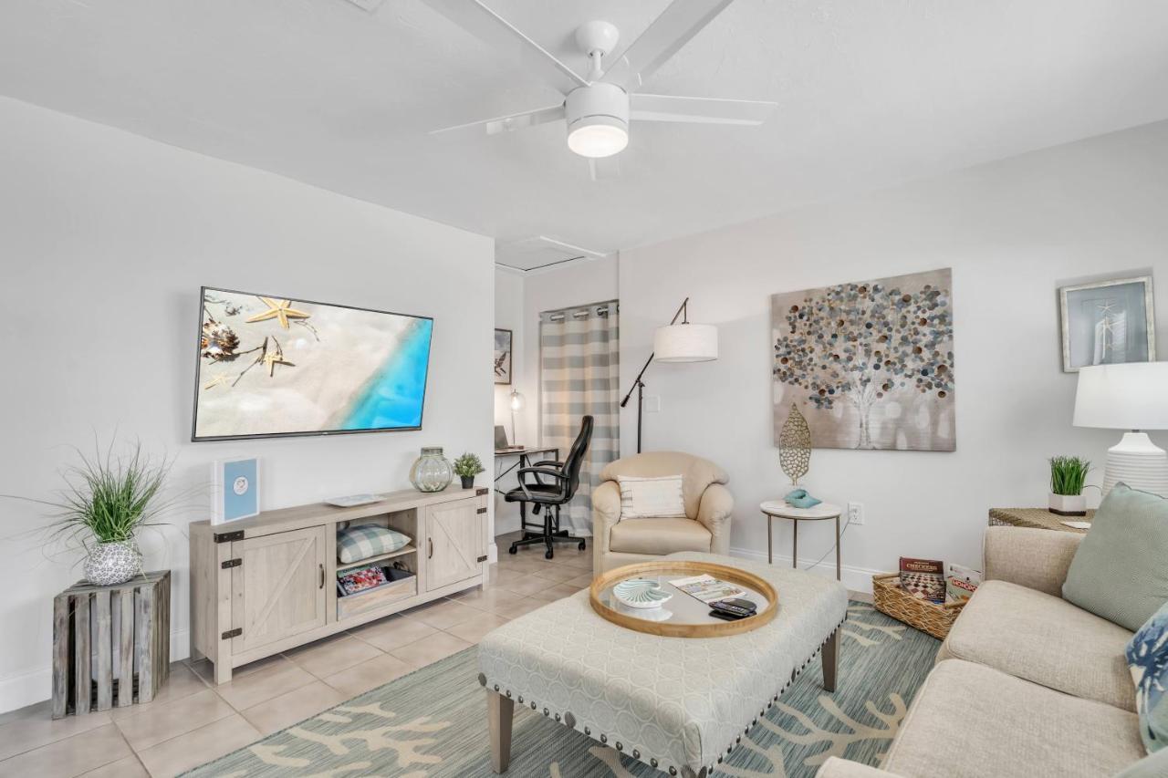 2bed 1bath Minutes To Downtown, Beaches, Restaurants, Theaters And *