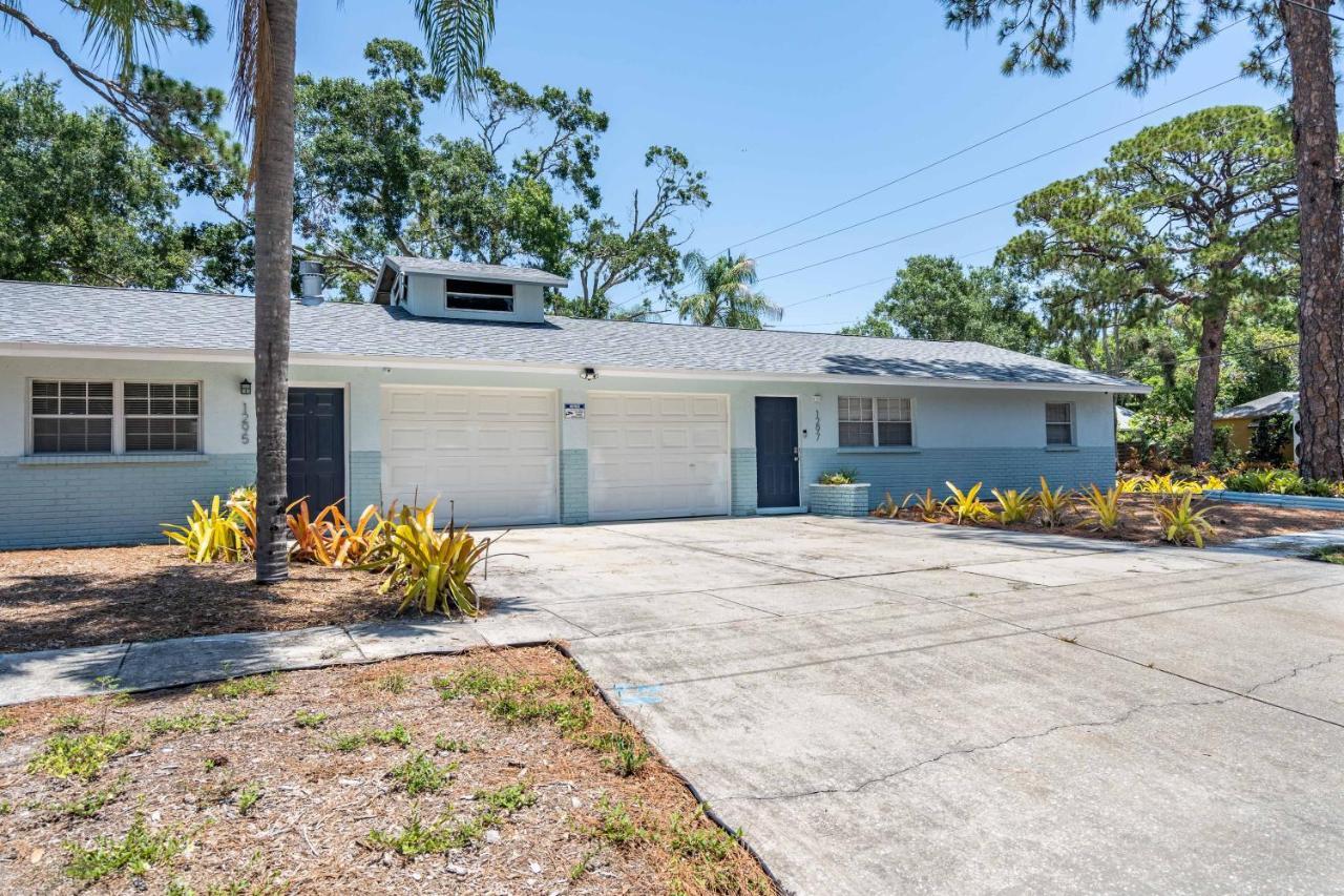 2bed 1bath Minutes To Downtown, Beaches, Restaurants, Theaters And Apartment *