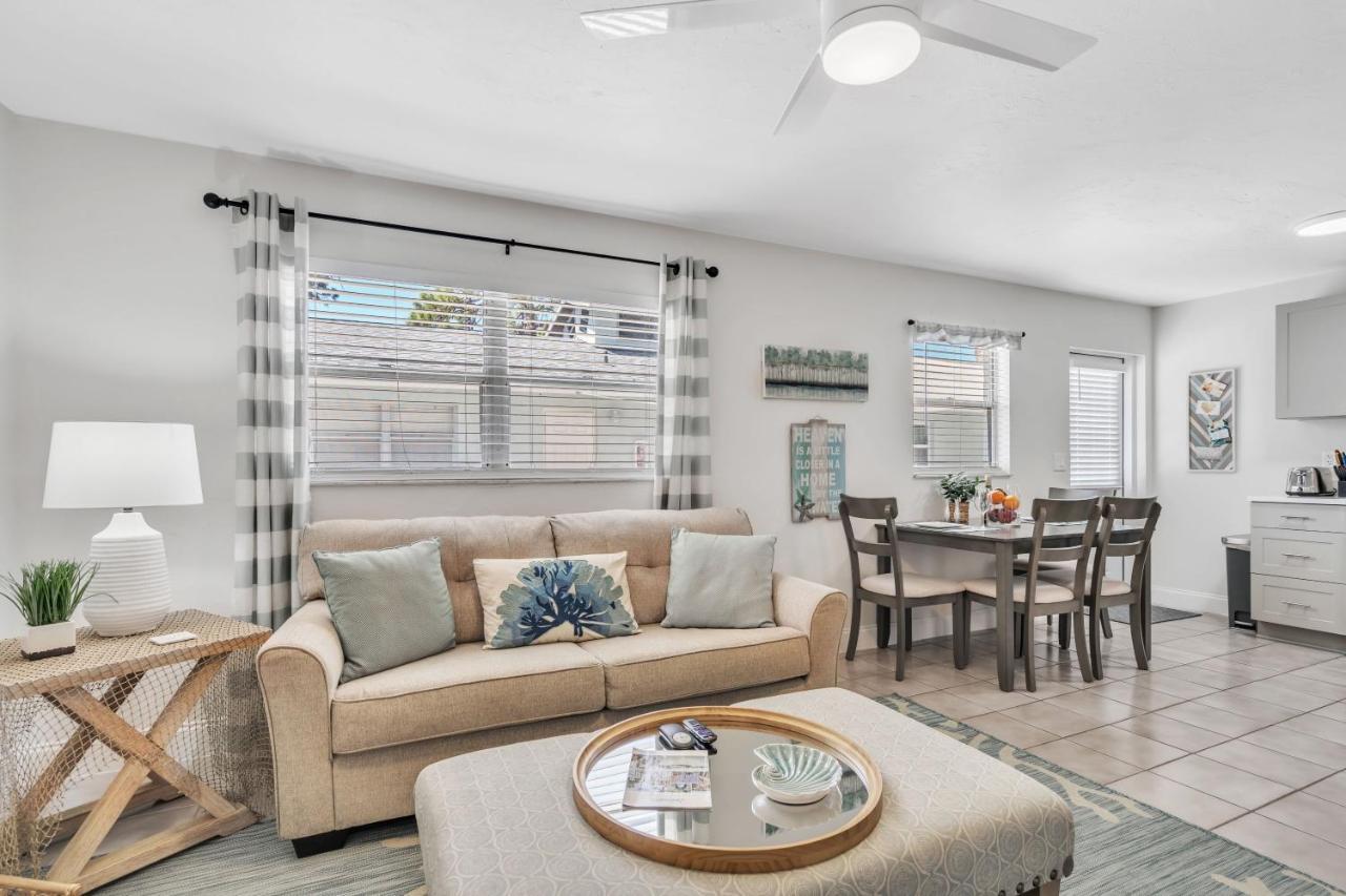 2bed 1bath Minutes To Downtown, Beaches, Restaurants, Theaters And Apartment Sarasota