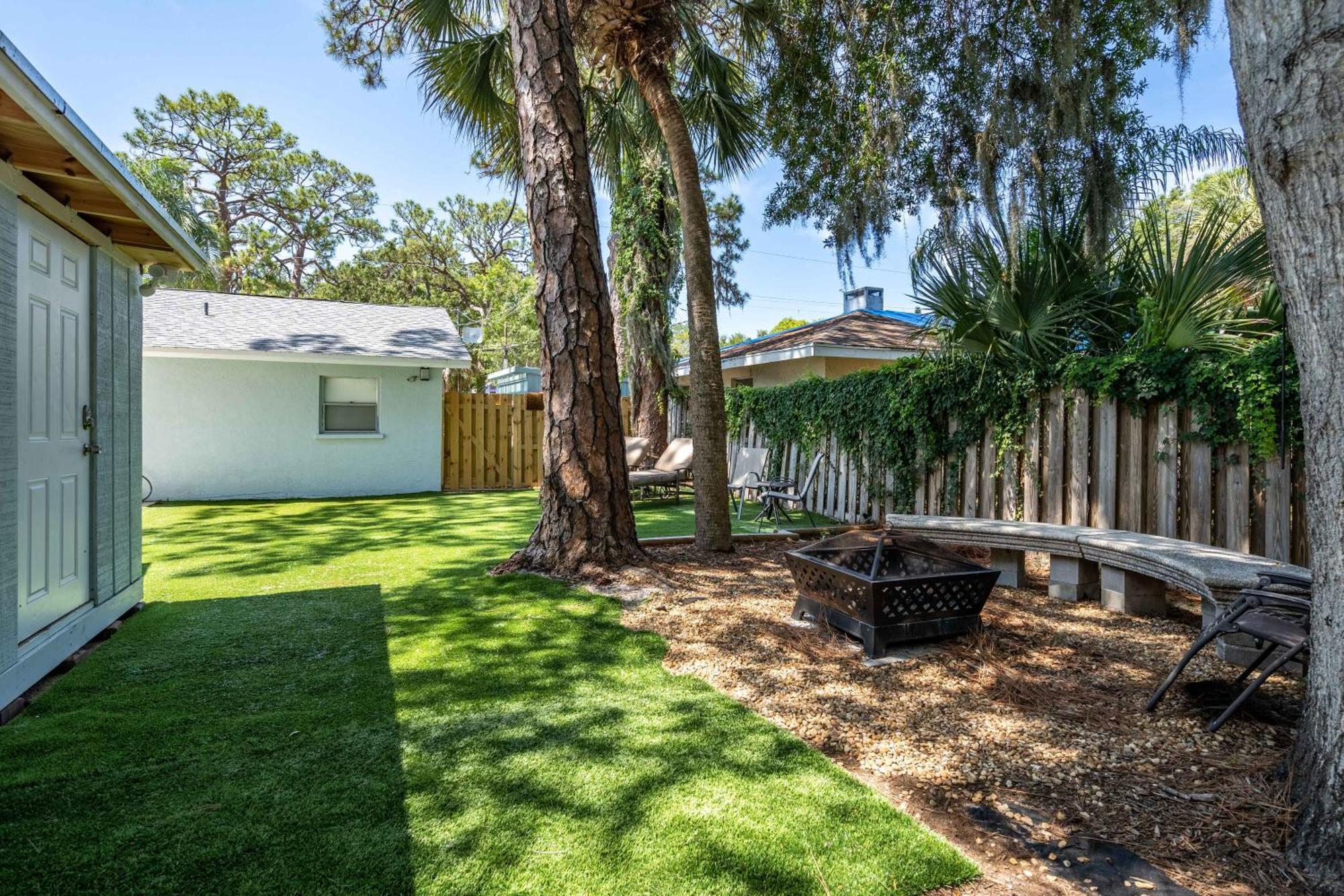2bed 1bath Minutes To Downtown, Beaches, Restaurants, Theaters And